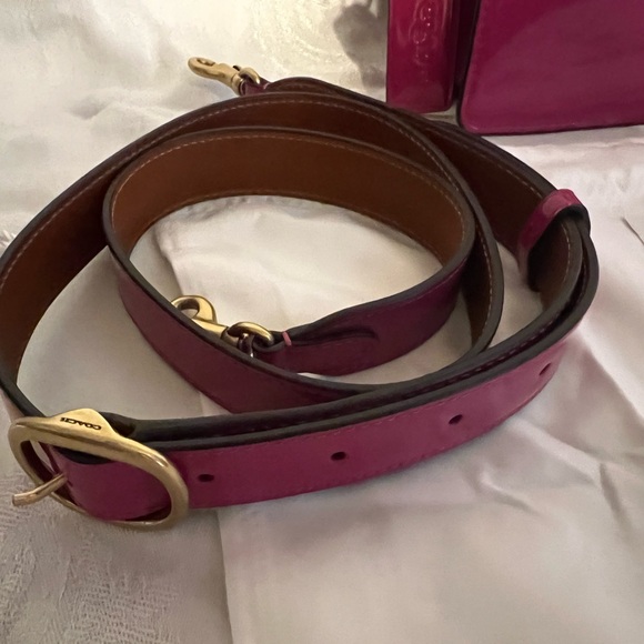 Coach patent leather handbag in magenta - Picture 4 of 8